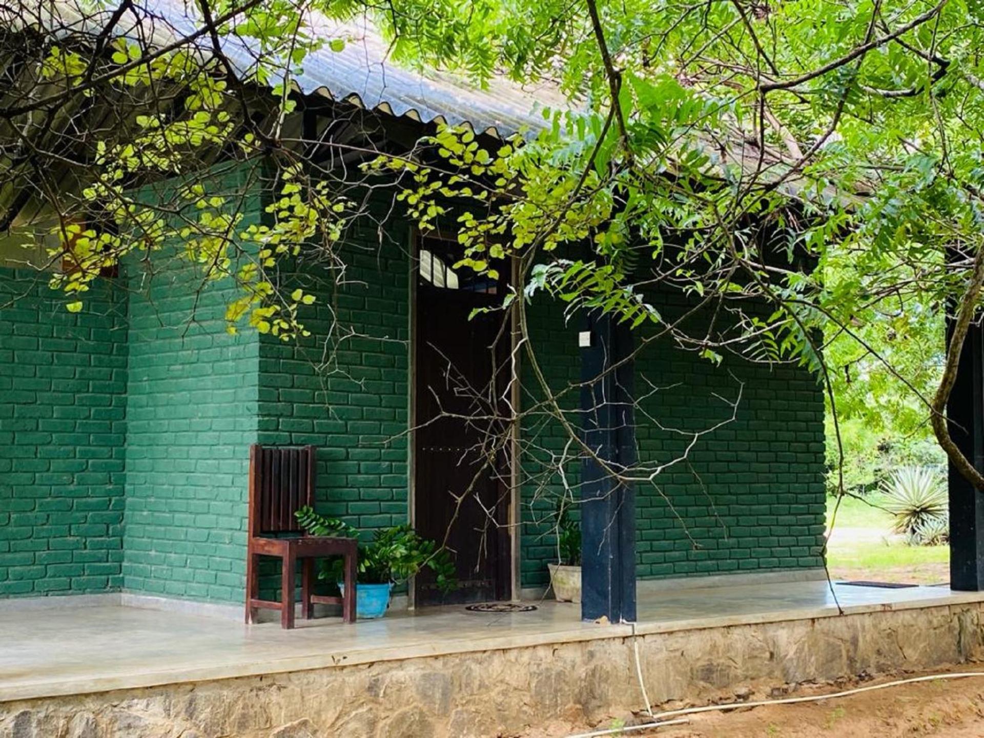 Yala Ying Yang Hostel & Camping Exterior photo