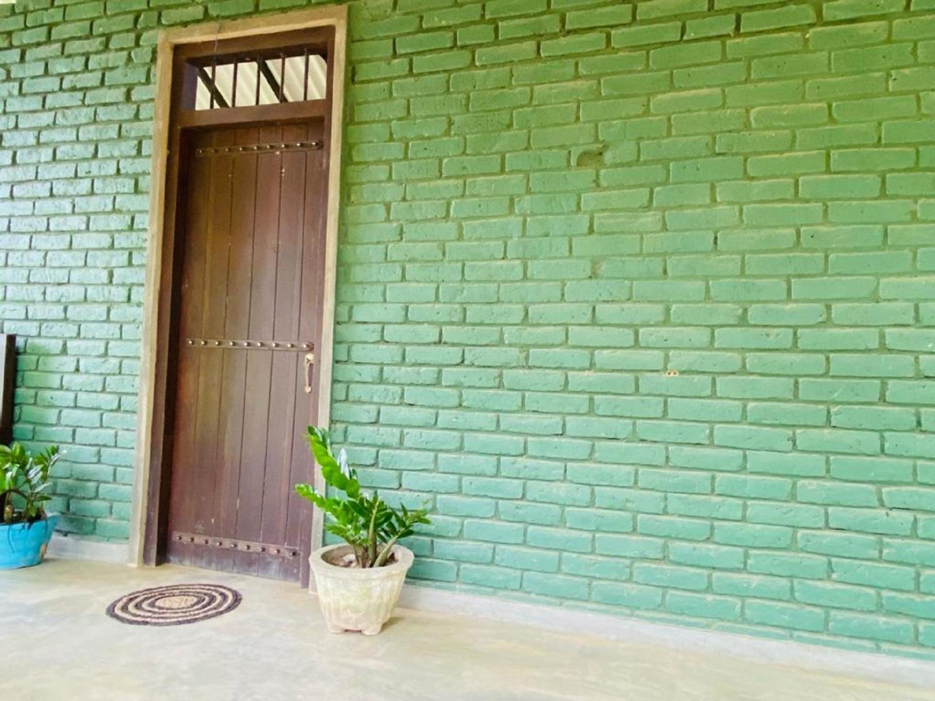 Yala Ying Yang Hostel & Camping Exterior photo