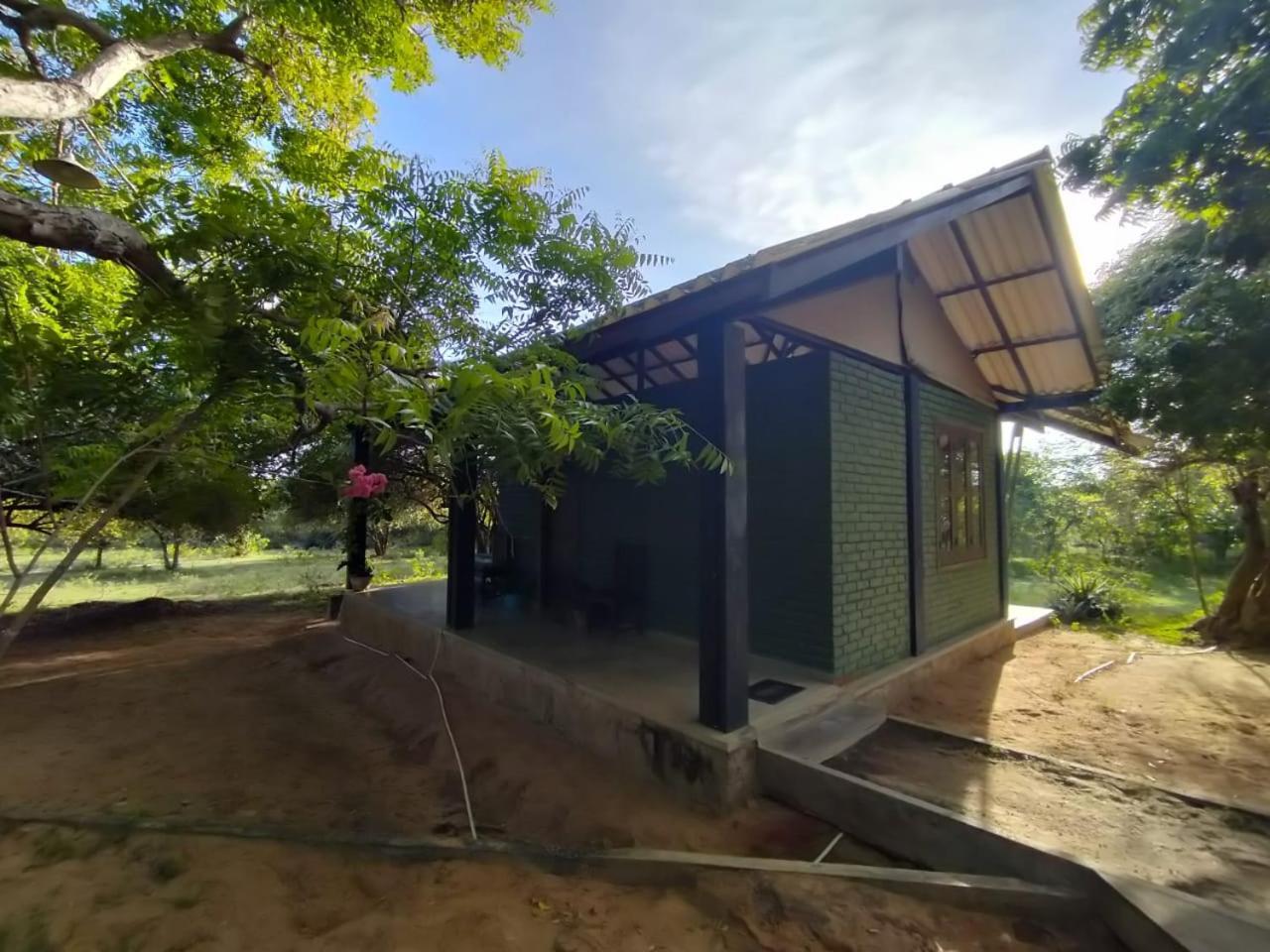 Yala Ying Yang Hostel & Camping Exterior photo